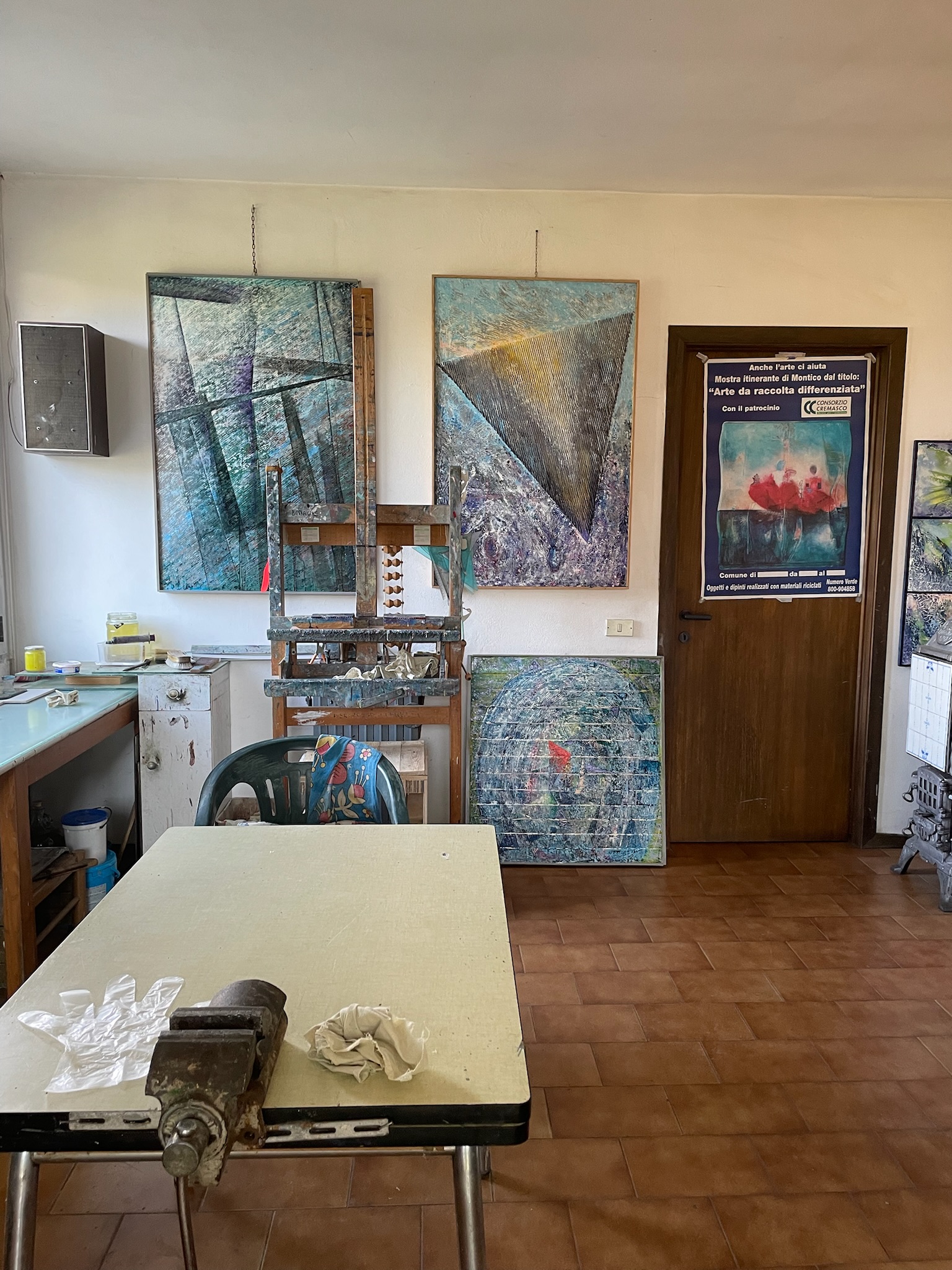 Casa Montico 07 - Angolo studio - scrivania e opere a parete
