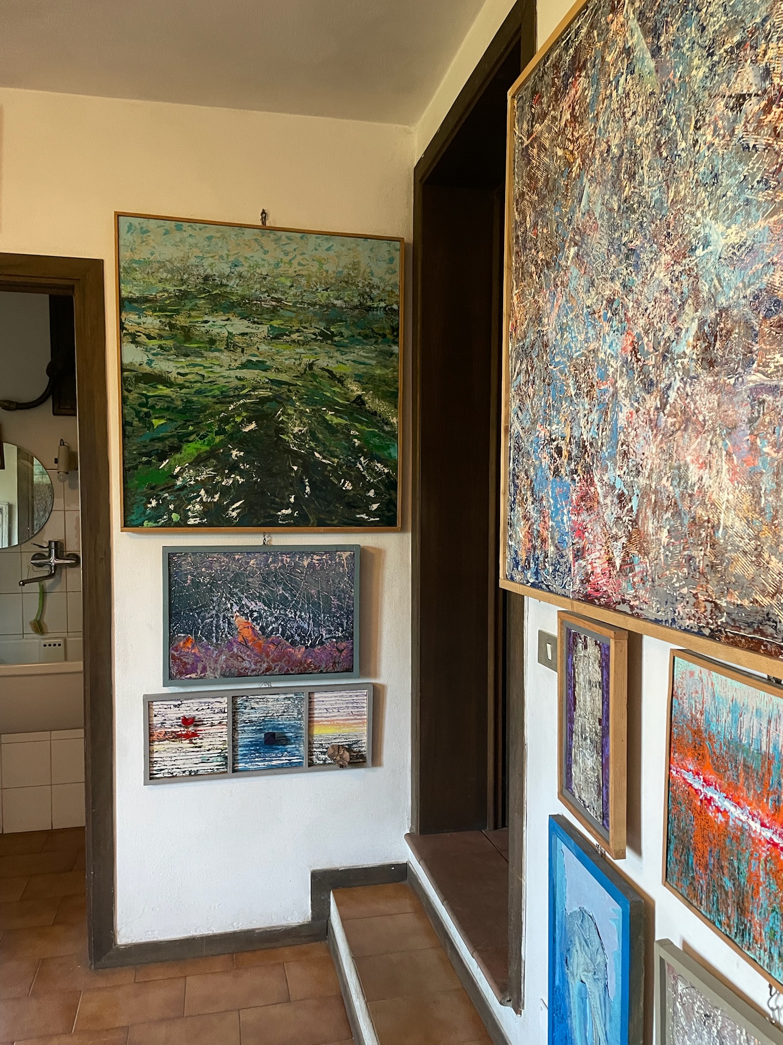 Casa Montico 15 - Parete espositiva - dettagli materici e pittorici