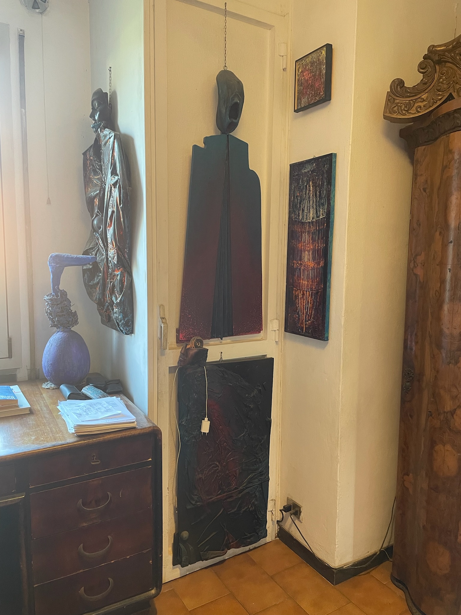 Casa Montico 39 - Corridoio verticale - opere allungate e luce radente