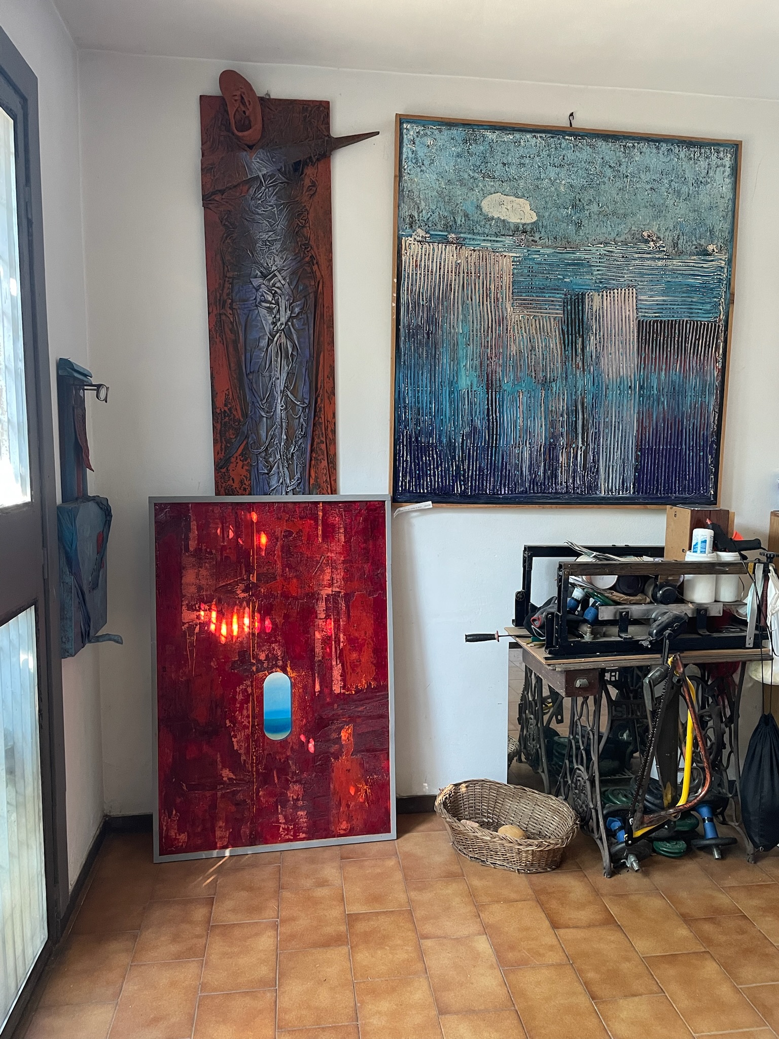 Casa Montico 46 - Zona studio blu-rosso - contrasti cromatici