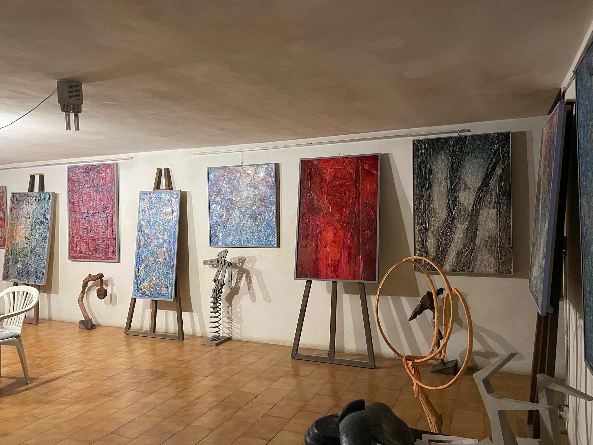Casa Montico 52 - Parete in serie - ciclo pittorico su cavalletti