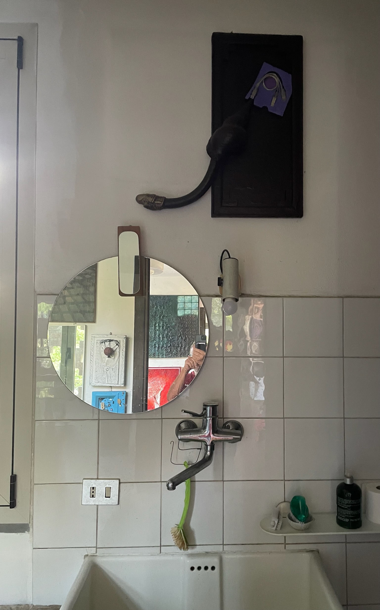 Casa Montico 59 - Bagno - specchio tondo e prospettive domestiche
